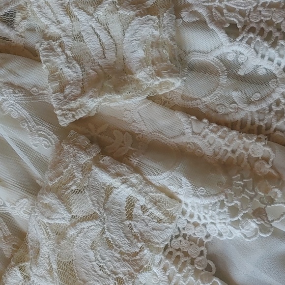 3/$40 BKE Boutique Lace Blouse Size Med - Picture 3 of 12